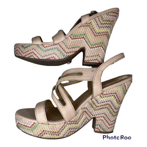 Fergie 70s Multicolor Heel. Size 8. Preowned. - Picture 1 of 6